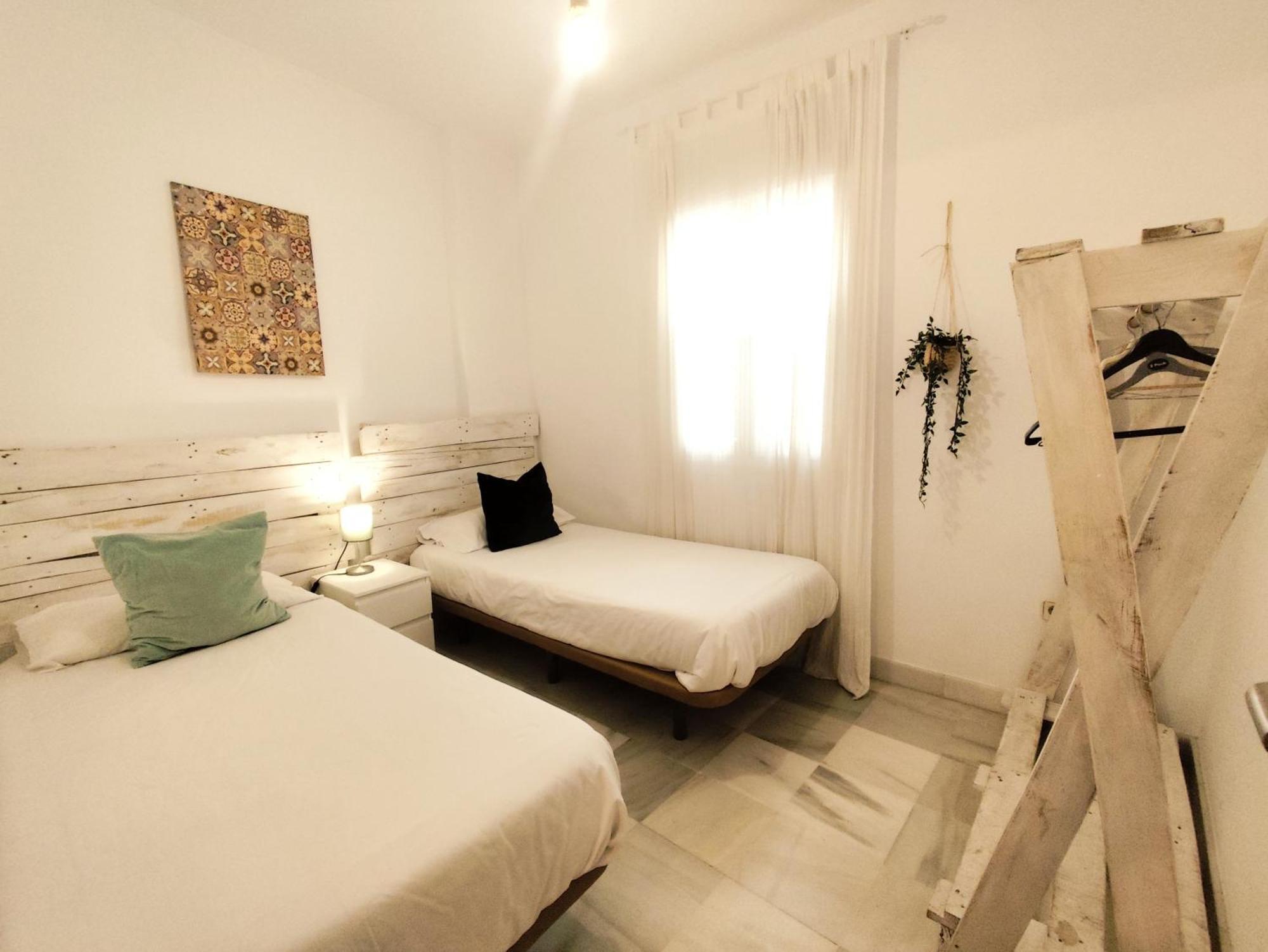 Apartamento San Luis. Plaza De Parking Gratis!!! Севиля Екстериор снимка